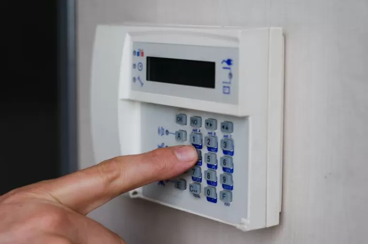 Comment installer une alarme filaire maison, Vandeins, B2G Electricité